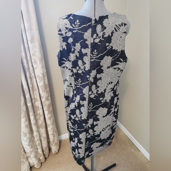 Cream and black dress - Picture 3 of 4